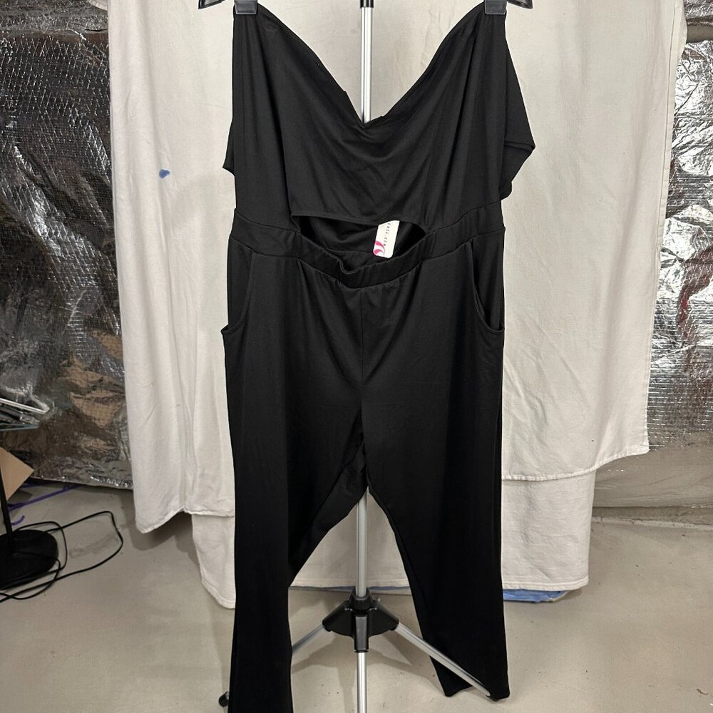 Curvy Sense Plus Size 4X Black Sleeveless Jumpsuit –‎ Casual Chic